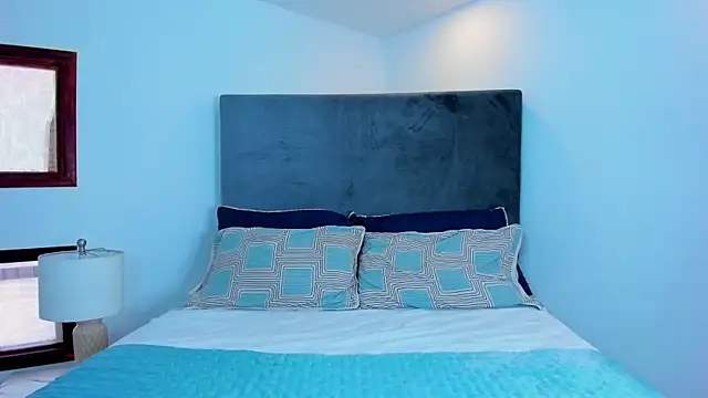 Snapshot of _AriaVixen_ chatting on October 20, 1:33 pm  AriaVixen  online show from October 20, 1:33 pm