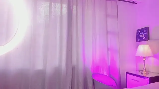 Snapshot of _AriaVixen_ chatting on October 28, 1:47 pm  AriaVixen  online show from October 28, 1:47 pm