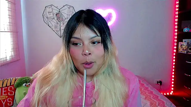 EllieMoonX online show from March 17, 9:40 pm