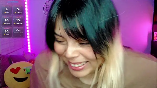 EllieMoonX online show from April 22, 12:02 am