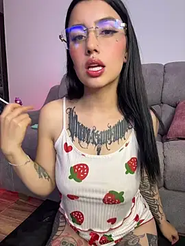 Snapshot of Lucy_699 chatting on May 15, 6:42 am Lucy 699 online show from May 15, 6:42 am