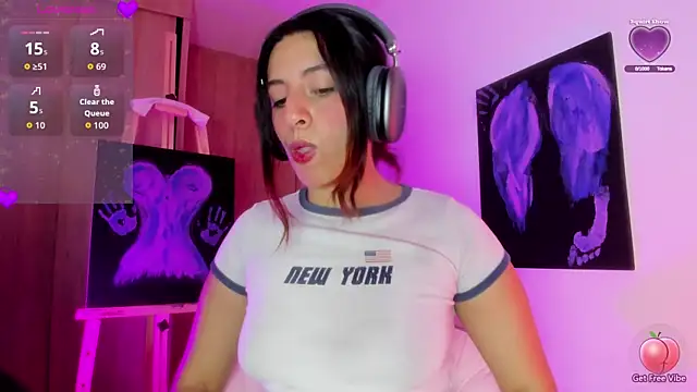 Snapshot of Meganthomson chatting on November 21, 2:54 am Meganthomson online show from November 21, 2:54 am