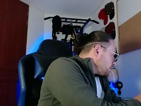 kurt xx online show from December 2, 12:43 pm