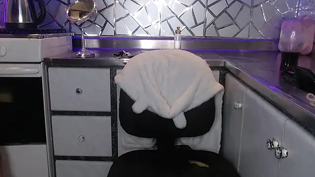 ZAMMIRA online show from December 3, 7:23 pm