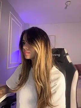 HoneyMollyX online show from February 3, 1:05 pm