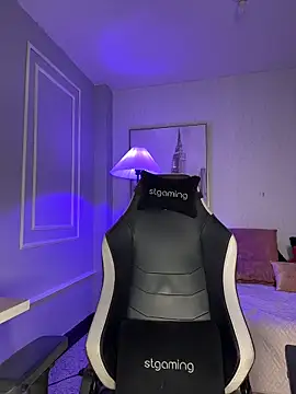 HoneyMollyX online show from April 22, 1:01 pm