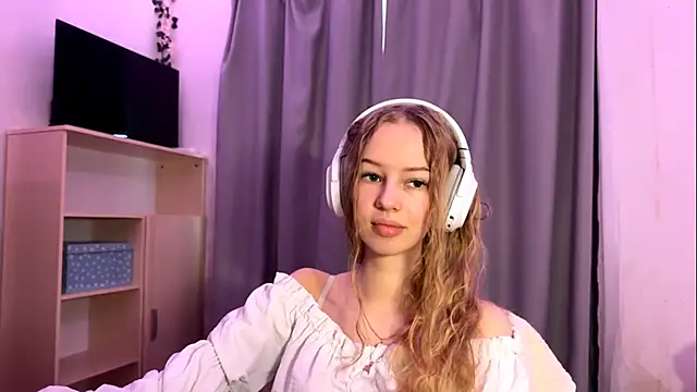 LunaCrave online show from October 14, 5:19 am