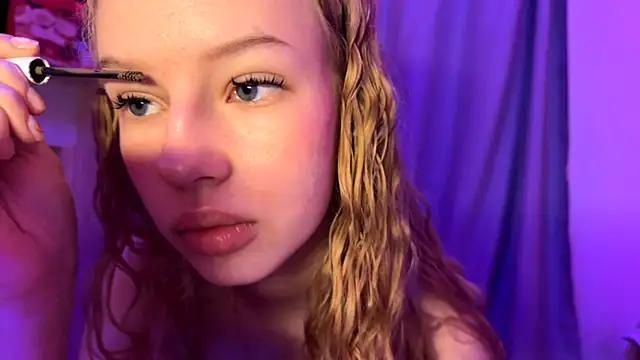 LunaCrave online show from November 28, 12:41 pm