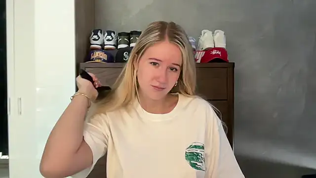 itssosierra online show from May 1, 12:26 am