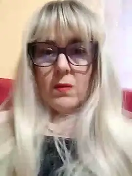 Snapshot of Amelialove42 chatting on November 5, 2:17 pm Amelialove42 online show from November 5, 2:17 pm