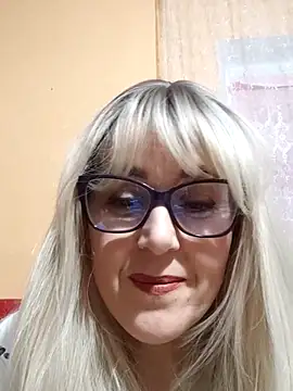 Snapshot of Amelialove42 chatting on November 11, 7:47 pm Amelialove42 online show from November 11, 7:47 pm