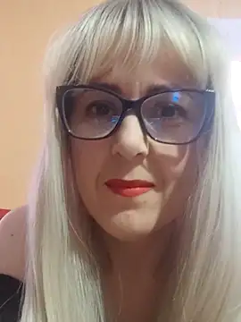 Snapshot of Amelialove42 chatting on November 14, 11:20 am Amelialove42 online show from November 14, 11:20 am