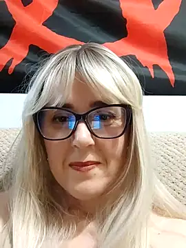 Snapshot of Amelialove42 chatting on December 13, 7:53 pm Amelialove42 online show from December 13, 7:53 pm