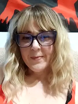 Amelialove42 online show from April 13, 4:56 pm