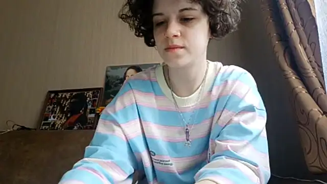 JesseniaHanney online show from October 16, 9:10 am