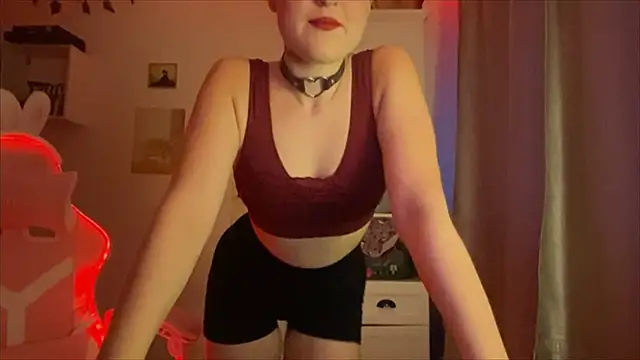 Snapshot of PettyKyper chatting on October 31, 1:45 pm PettyKyper online show from October 31, 1:45 pm