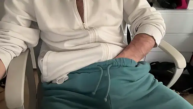 Snapshot of matrixx_9 chatting on December 4, 3:21 pm matrixx 9 online show from December 4, 3:21 pm