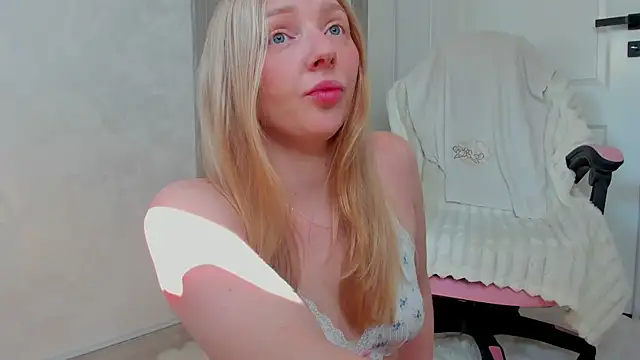 Snapshot of SundyRose chatting on June 21, 6:16 am SundyRose online show from June 21, 6:16 am