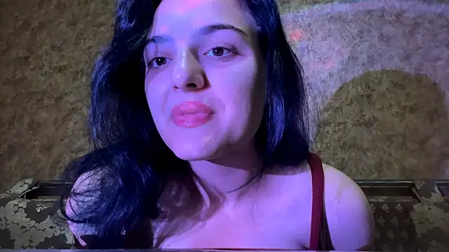 Snapshot of Babis_girlsss chatting on October 23, 7:18 am Babis girlsss online show from October 23, 7:18 am