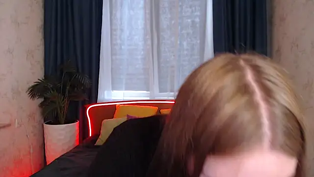 Musegirl online show from December 4, 8:23 am