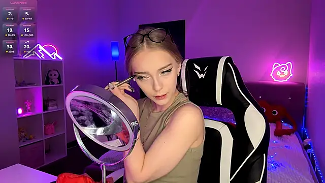 EvaPeace online show from March 25, 1:28 pm