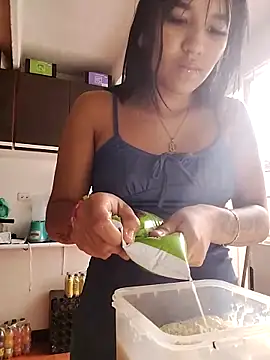 Snapshot of Valen_russo chatting on October 30, 1:23 pm Valen russo online show from October 30, 1:23 pm