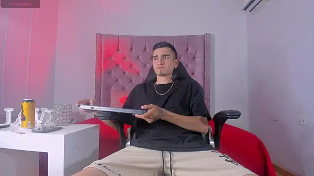 Ethan Boy  online show from October 13, 8:20 pm