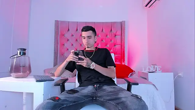 Ethan Boy  online show from October 16, 7:59 pm