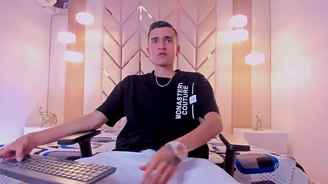 Ethan Boy  online show from February 20, 8:09 pm