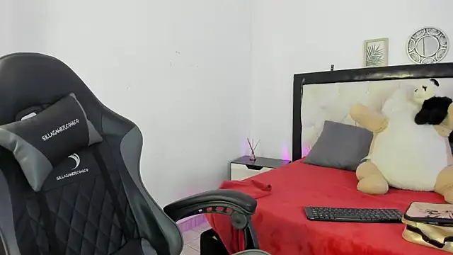 Snapshot of Barbieteeen chatting on November 6, 5:19 am Barbieteeen online show from November 6, 5:19 am