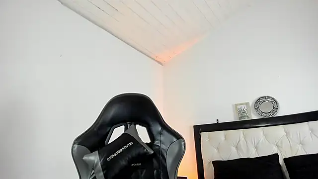 Snapshot of Barbieteeen chatting on December 5, 4:32 am Barbieteeen online show from December 5, 4:32 am