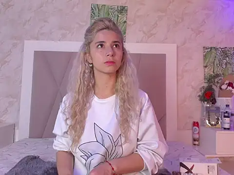 Sophie teller online show from December 15, 3:22 am