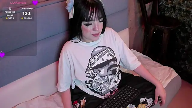 bubble  angel   online show from November 14, 11:31 am