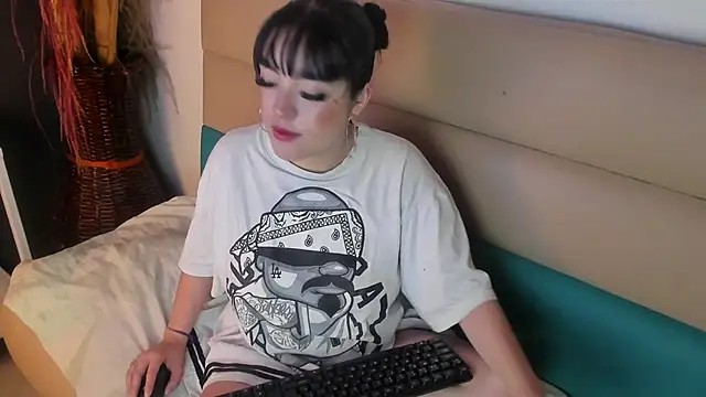 bubble  angel   online show from December 4, 11:41 am