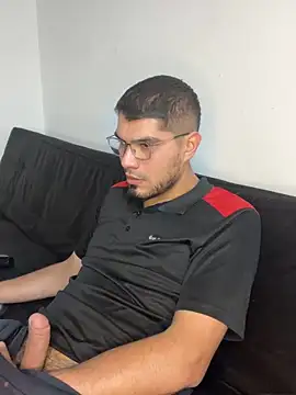 mirallesandbig online show from November 22, 11:15 pm