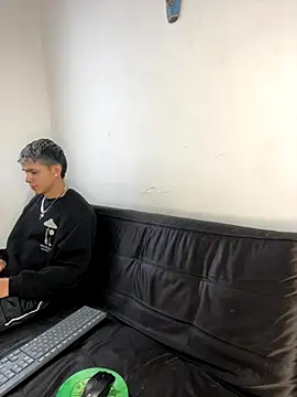 mirallesandbig online show from November 30, 9:30 pm