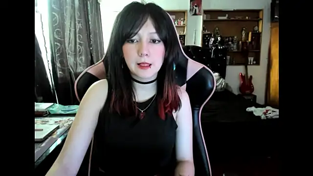 Maki Zein  online show from December 5, 5:42 pm