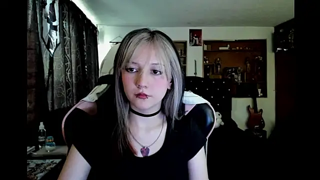 Maki Zein  online show from January 7, 9:17 pm