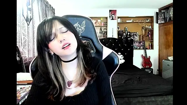 Maki Zein  online show from February 5, 7:51 pm