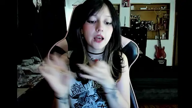 Maki Zein  online show from March 5, 11:01 pm