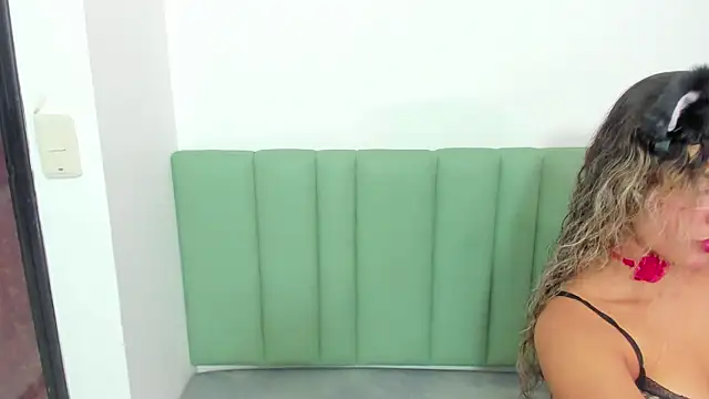 elizabeth liones  online show from December 4, 4:11 am