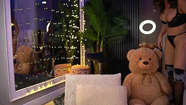 Snapshot of LuxenNoir chatting on January 11, 6:40 am LuxenNoir online show from January 11, 6:40 am