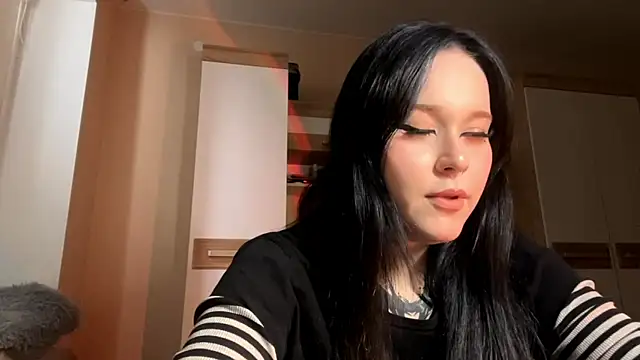 KristenGoodmon online show from October 16, 8:15 am