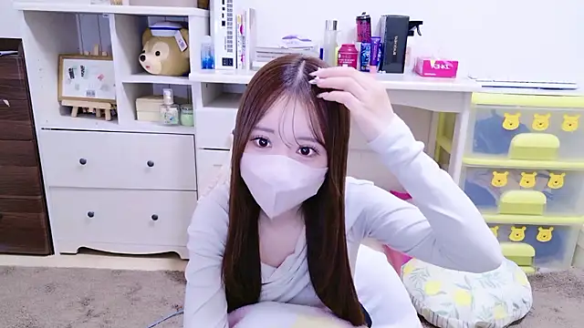 Hinahina 0111 online show from November 10, 12:15 pm