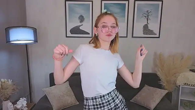 Snapshot of LinhFerrales chatting on October 15, 11:32 am LinhFerrales online show from October 15, 11:32 am