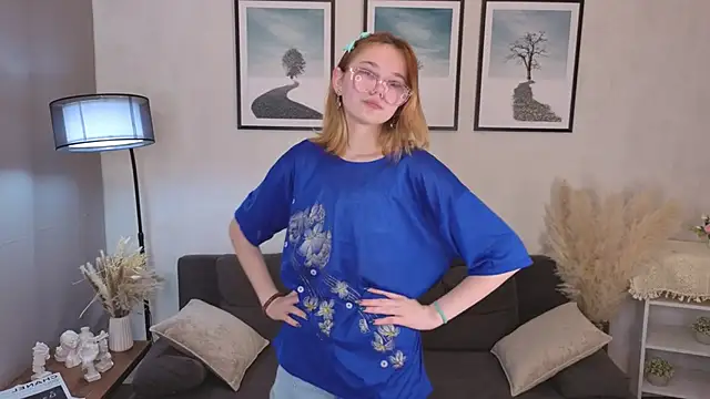 Snapshot of LinhFerrales chatting on October 17, 10:07 am LinhFerrales online show from October 17, 10:07 am