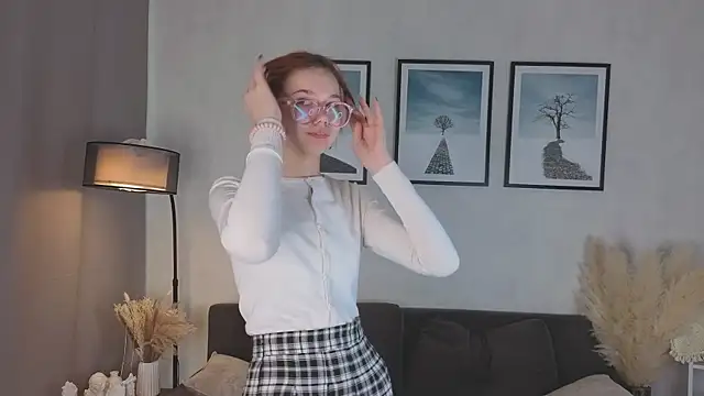 Snapshot of LinhFerrales chatting on October 19, 10:05 am LinhFerrales online show from October 19, 10:05 am