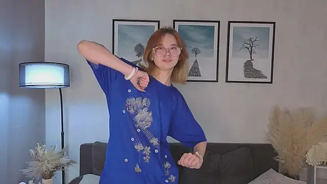 Snapshot of LinhFerrales chatting on October 21, 10:05 am LinhFerrales online show from October 21, 10:05 am