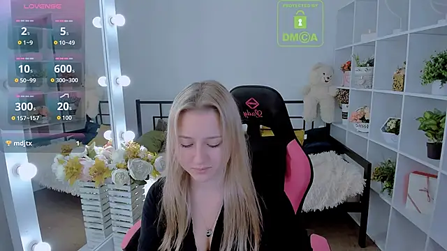 Snapshot of Lulu___Moon chatting on October 29, 6:59 am Lulu   Moon online show from October 29, 6:59 am