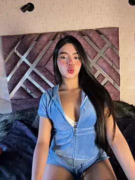 LunaMoore Pink online show from March 9, 12:42 pm